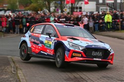 Christian Riedemann wint op indrukwekkende wijze thuisrally