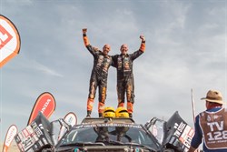 Tim en Tom Coronel finishen Dakar Rally 2019