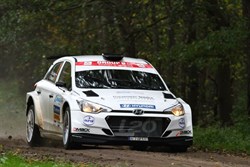 Bob de Jong snelt naar tweede plaats in Twente Rally