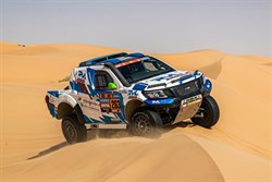 Ronald van Loon voldaan na finishen Dakar