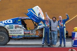 Tim en Tom Coronel vinken Dakar 2023 af